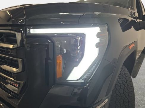 Used 2024 GMC Sierra 2500 AT4 w/ Technology Package AWD/4WD image 28