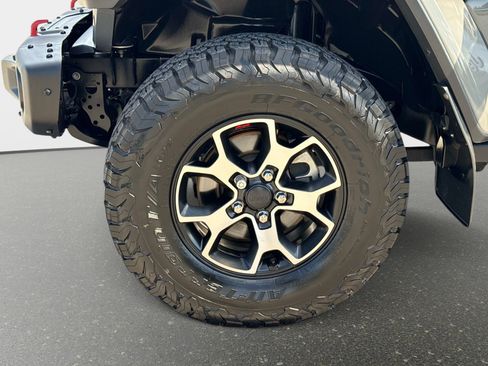 Used 2020 Jeep Wrangler Rubicon w/ Steel Bumper Group AWD/4WD image 12