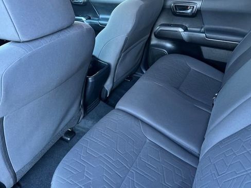 Certified 2017 Toyota Tacoma TRD Off-Road image 16