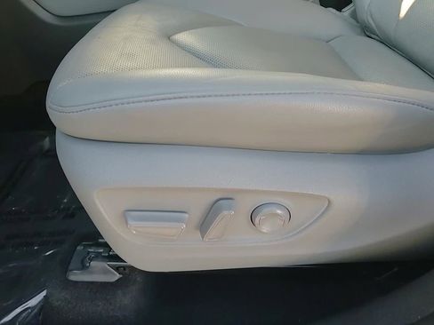 Used 2023 Toyota Highlander Limited image 14