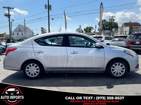 Used 2017 Nissan Versa SV image 4