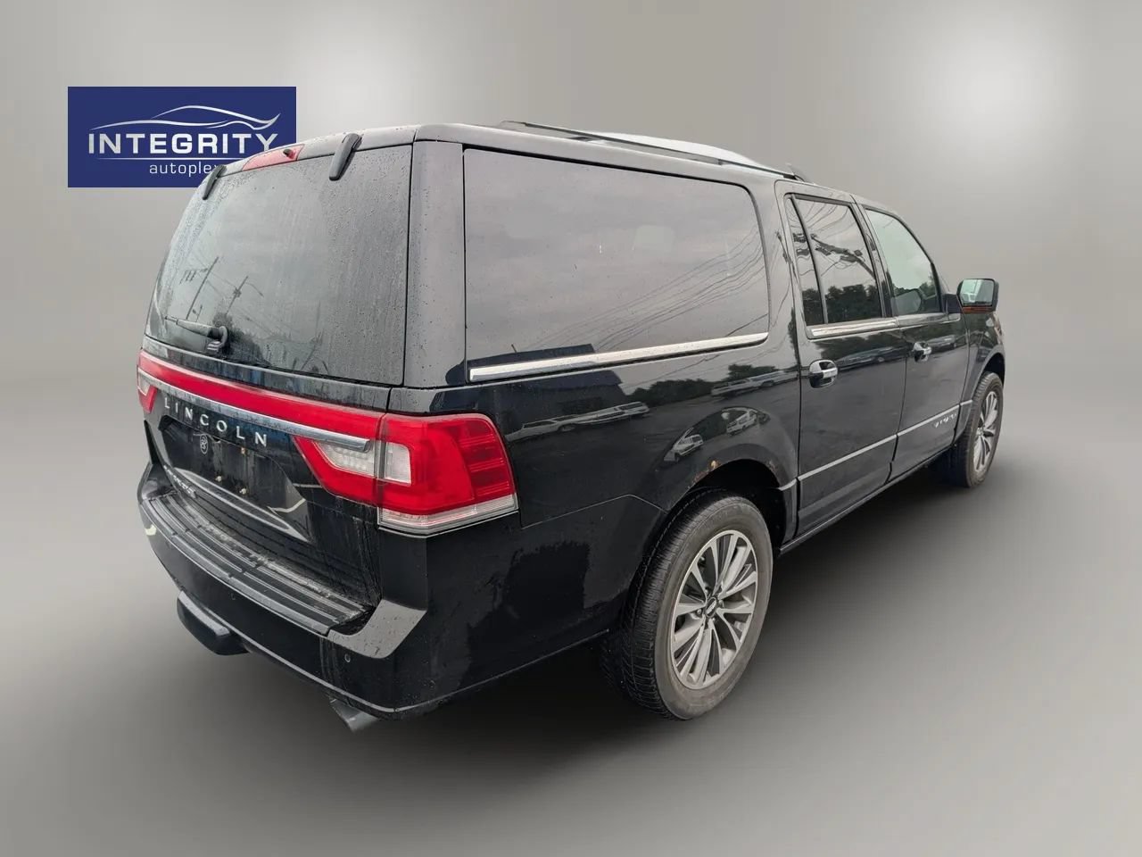 Used 2017 Lincoln Navigator L Select AWD/4WD image 5
