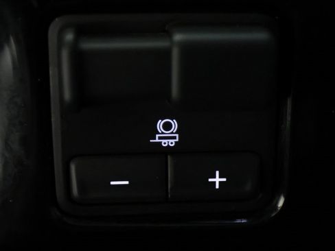 Used 2024 Chevrolet Silverado 2500 ZR2 w/ Technology Package image 28