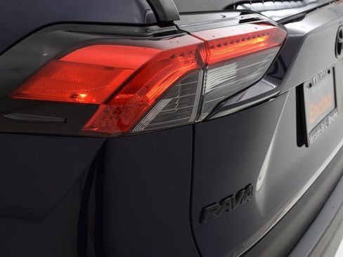 Used 2022 Toyota RAV4 XLE Premium image 13