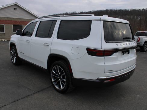 Used 2022 Jeep Wagoneer Series III w/ Premium Group I image 3