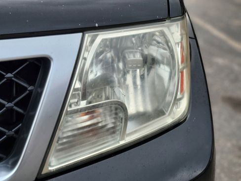 Used 2018 Nissan Frontier PRO-4X image 11