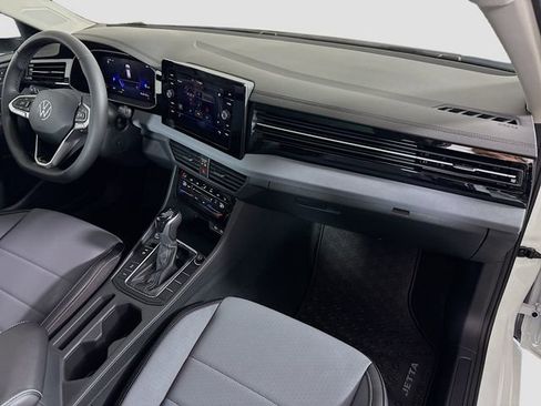 New 2026 Volkswagen Jetta SE FWD image 30