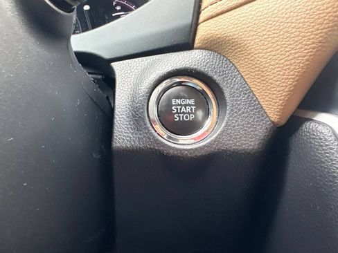 Used 2022 Toyota RAV4 Limited FWD image 26