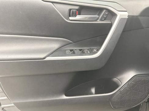 Used 2023 Toyota RAV4 XLE Premium image 6