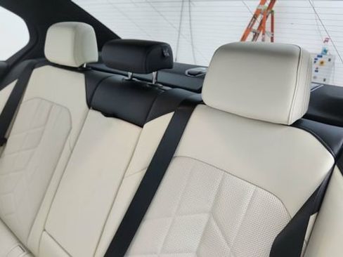 Used 2025 BMW i5 xDrive40 w/ M Sport Package image 31