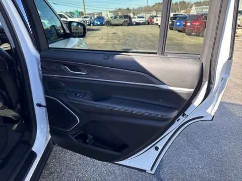 Certified 2023 Jeep Grand Cherokee L Limited w/ Luxury Tech Group II image 13