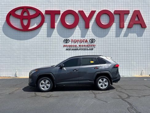 Used 2019 Toyota RAV4 XLE w/ Convenience Package AWD/4WD image 4