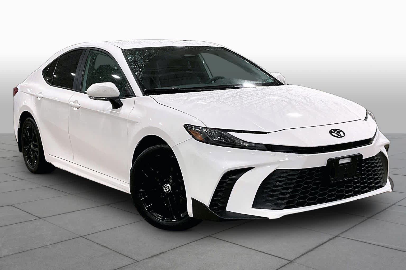 Used 2025 Toyota Camry SE AWD/4WD image 3