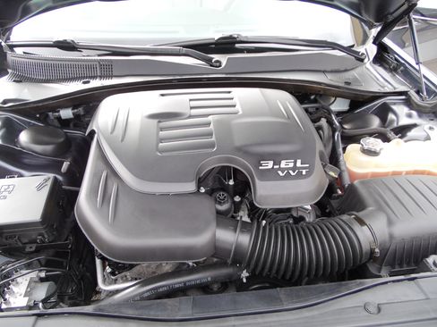 Used 2019 Chrysler 300 Limited image 6