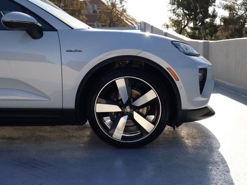 New 2026 Porsche Macan Electric image 11