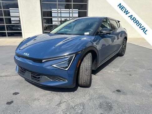 Used 2025 Kia EV6 Wind RWD image 3