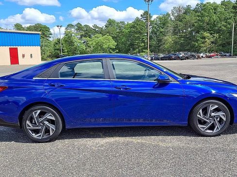 Certified 2025 Hyundai Elantra SEL FWD image 9