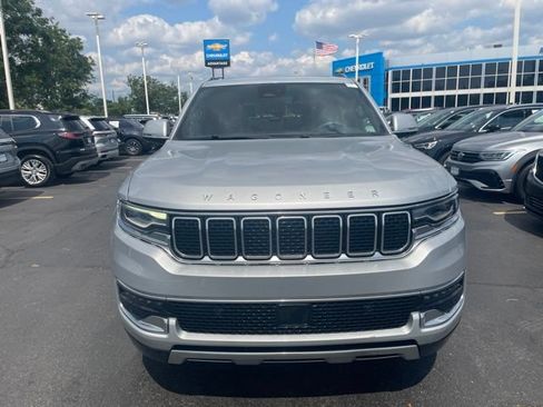 Used 2022 Jeep Wagoneer Series III w/ Premium Group I AWD/4WD image 6