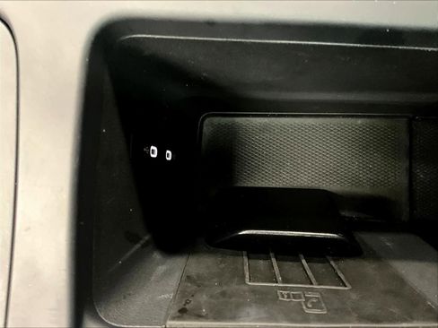 Used 2025 Volkswagen Tiguan SE w/ Panoramic Sunroof Package image 36