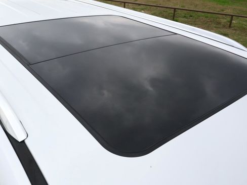 Used 2022 Cadillac Escalade ESV Premium Luxury Platinum RWD image 13