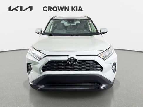 Used 2019 Toyota RAV4 XLE w/ Convenience Package FWD image 2