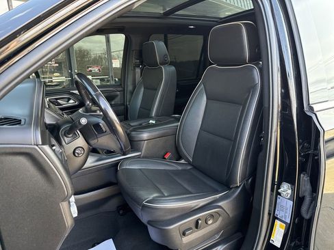 Used 2022 GMC Yukon XL SLT w/ SLT Premium Package image 2