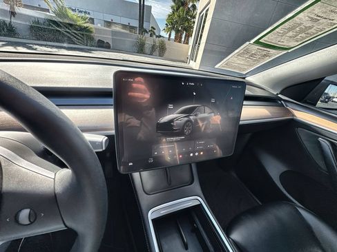 Used 2024 Tesla Model Y 2WD image 11