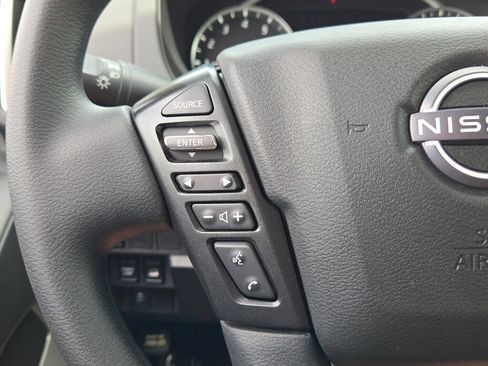 Used 2025 Nissan Frontier SV AWD/4WD image 27