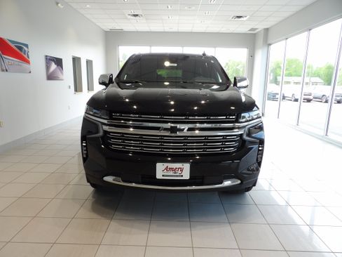 Used 2021 Chevrolet Suburban Premier AWD/4WD image 2