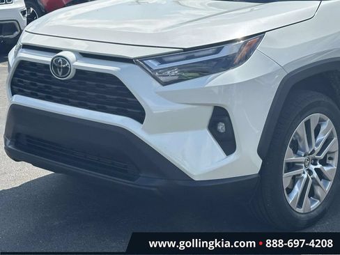 Used 2022 Toyota RAV4 XLE Premium AWD/4WD image 6