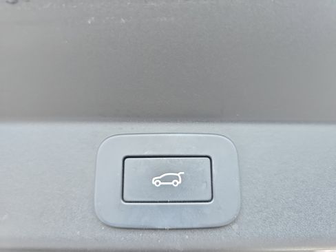 Used 2023 Land Rover Range Rover Sport SE AWD/4WD image 13