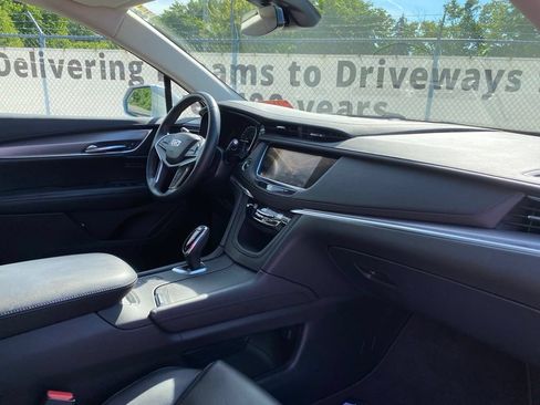Used 2017 Cadillac XT5 Luxury w/ Driver Awareness Package AWD/4WD image 19