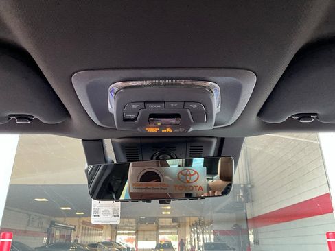 New 2025 Toyota Crown Signia image 17