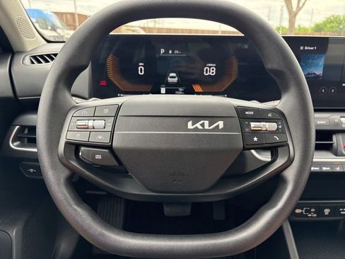 Used 2025 Kia K4 FWD image 5