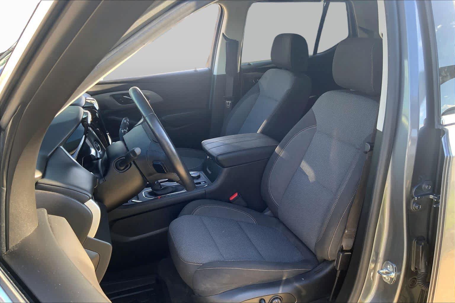 Used 2021 Chevrolet Traverse LT w/ LPO, Floor Liner Package AWD/4WD image 8