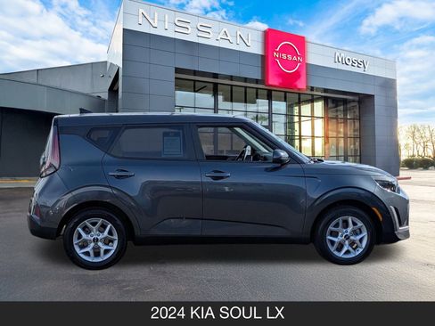 Used 2024 Kia Soul LX w/ Option Group 015 image 6