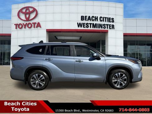 Certified 2023 Toyota Highlander XLE image 13