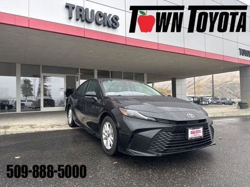 Certified 2025 Toyota Camry LE image 1