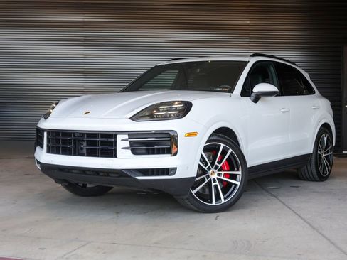 Certified 2024 Porsche Cayenne S image 1