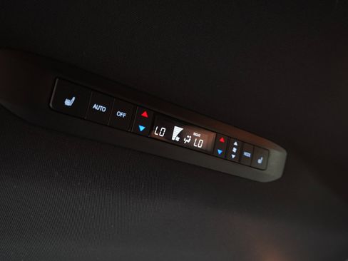 Used 2025 Toyota Sienna Platinum AWD/4WD image 18