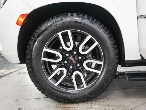 Used 2021 GMC Yukon AT4 w/ AT4 Premium Plus Package AWD/4WD image 33