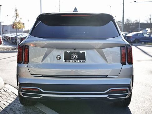 Used 2023 Kia Sorento EX image 11