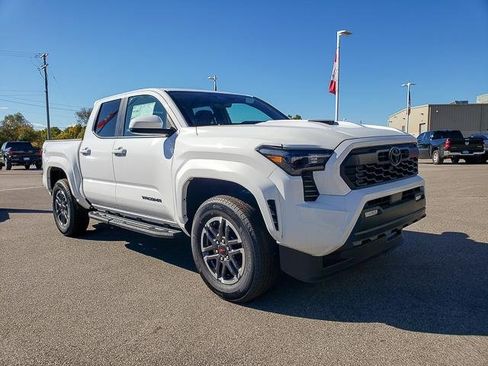 New 2025 Toyota Tacoma TRD Sport image 3
