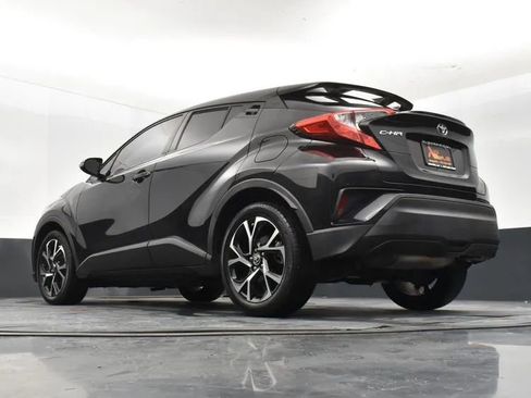 Used 2022 Toyota C-HR XLE image 12