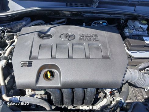 Used 2021 Toyota C-HR XLE image 24