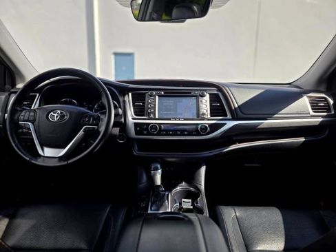 Used 2019 Toyota Highlander Limited Platinum AWD/4WD image 10