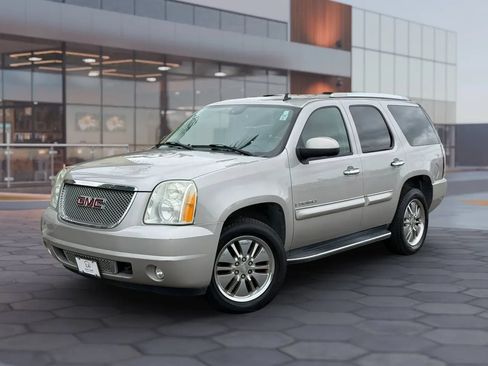 Used 2007 GMC Yukon Denali AWD/4WD image 2