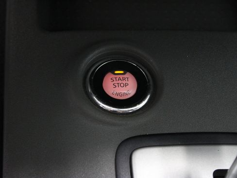 Used 2021 Nissan Frontier SV w/ Midnight Edition Floor Mats RWD image 17