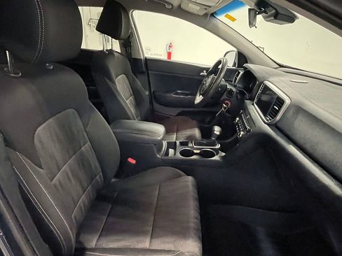 Used 2020 Kia Sportage LX image 24