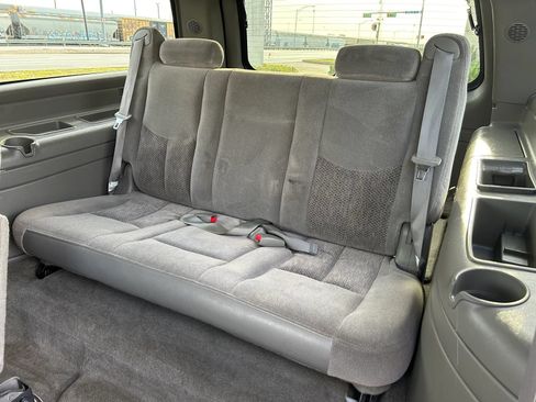 Used 2004 Chevrolet Suburban LS w/ Cargo Package RWD image 29